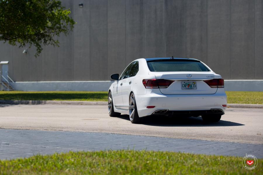  Lexus LS460 on Vossen Wheels (CG-207) 2017 года  (фото 15 из 35)